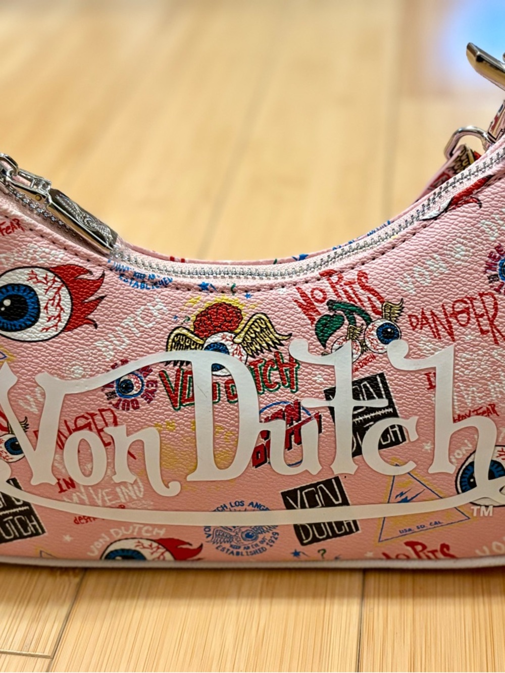 🆕 NWT Von Dutch Pink Jax Graphic Logo Shoulder Bag - Picture 5 of 8